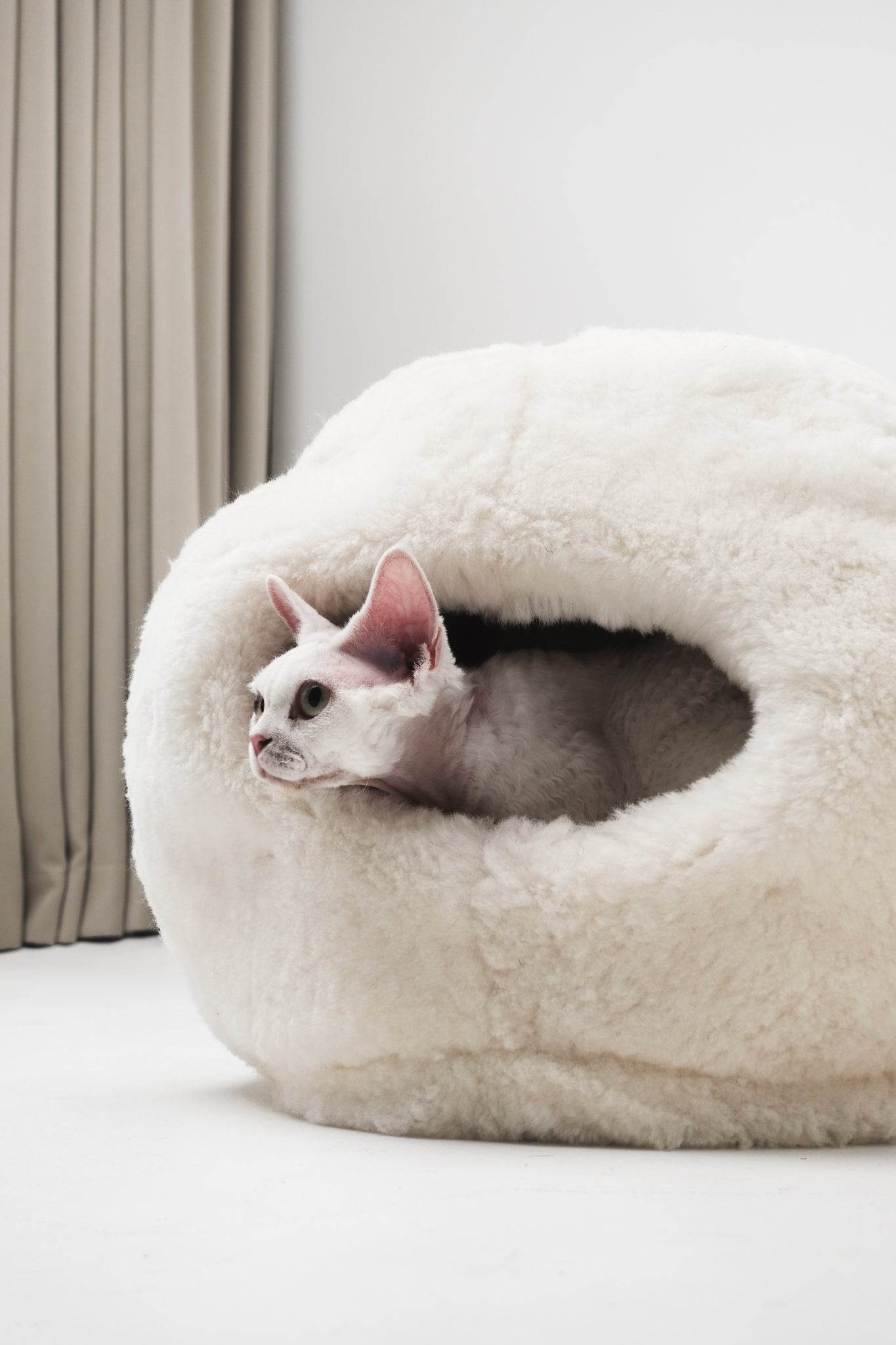 Nest Natural Sheepskin Pet Bed - White - Kimora